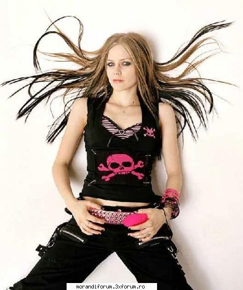 Avril - poze...with the spread hair - MUZICA