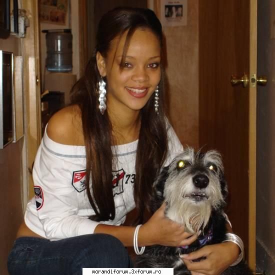 Rihanna - PetalQuartz - MUZICA